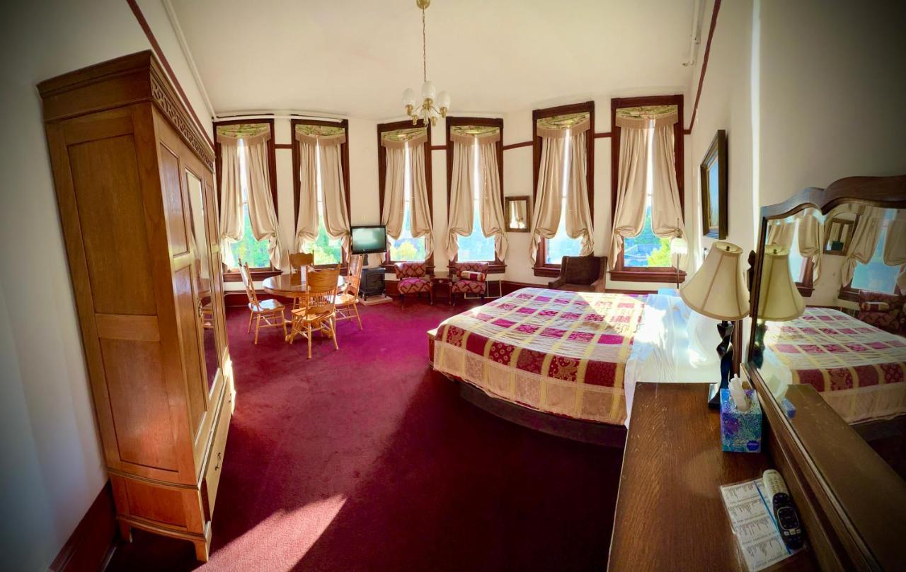 The Monarch Hotel *